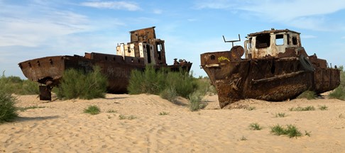 Vecchie navi dove una volta c'era il Lago d'Aral