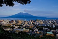 Kagoshima con il Sakurajima sullo sfondo
