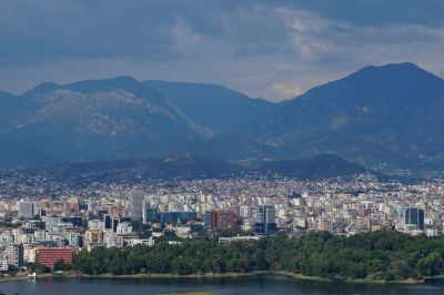 Panoramica della capitale albanese Tirana