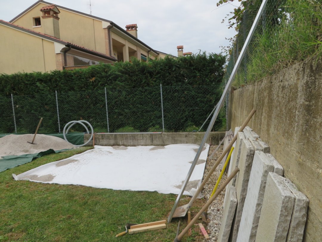 Preparazione della base della casetta in legno