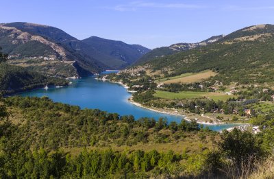 Il lago artificiale di Fiastra, formato dal fiume Fiastrone