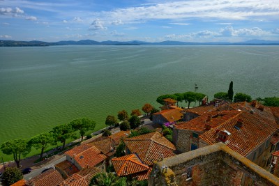 Panorama del lago Trasimeno dalla Rocca di Passignano