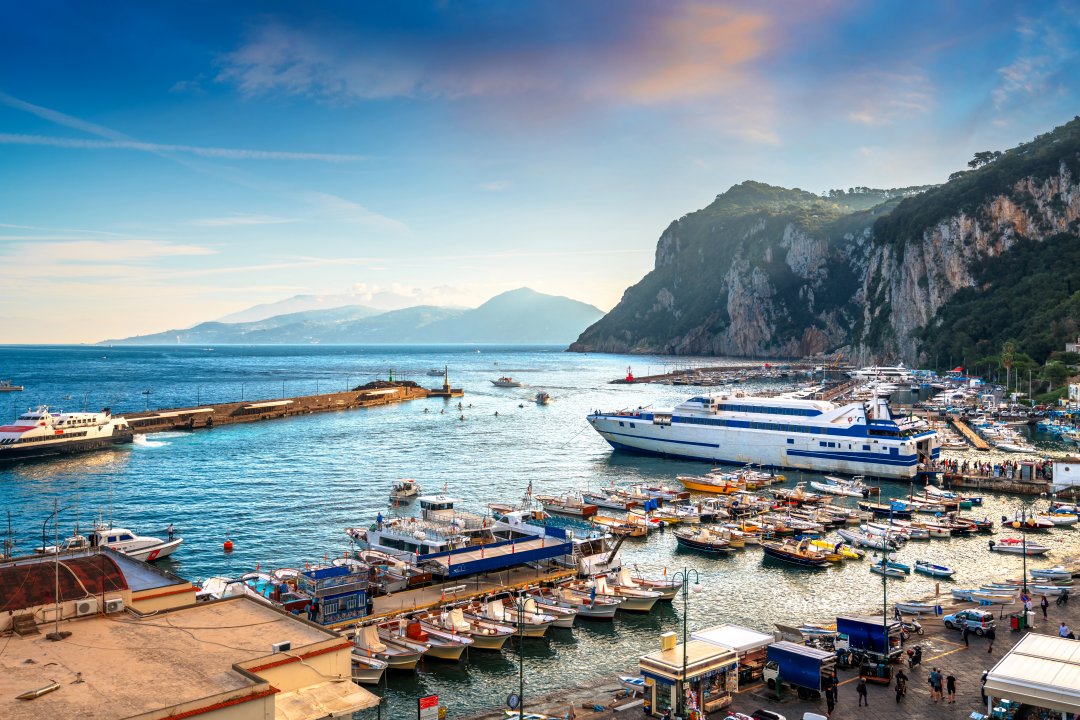 Il porto di Capri, in Campania