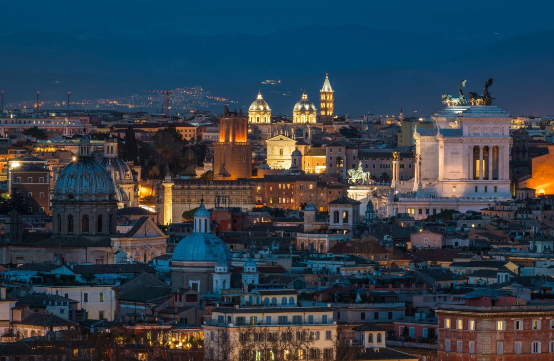 Panorama di Roma al tramonto dal Gianicolo
