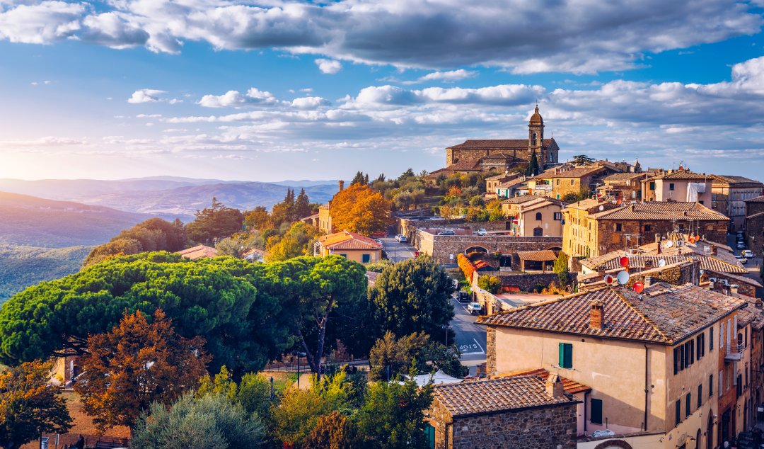 Veduta del borgo di Montalcino