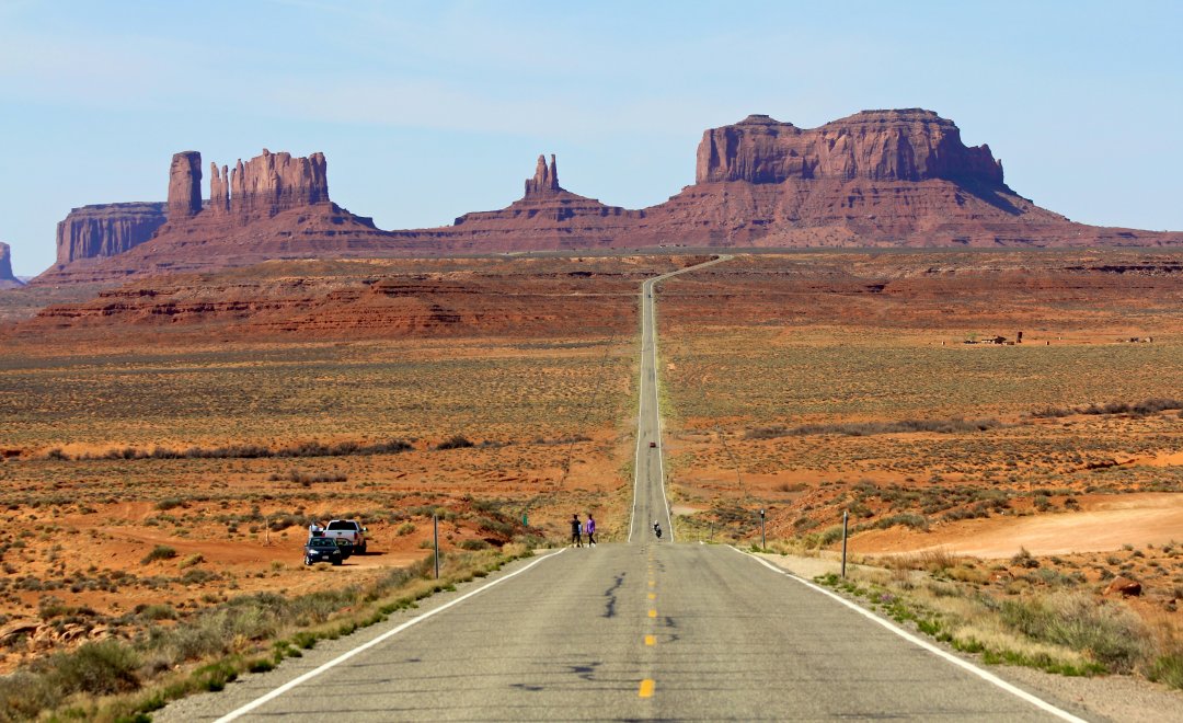 Strada nella Monument Valley, negli Stati Uniti